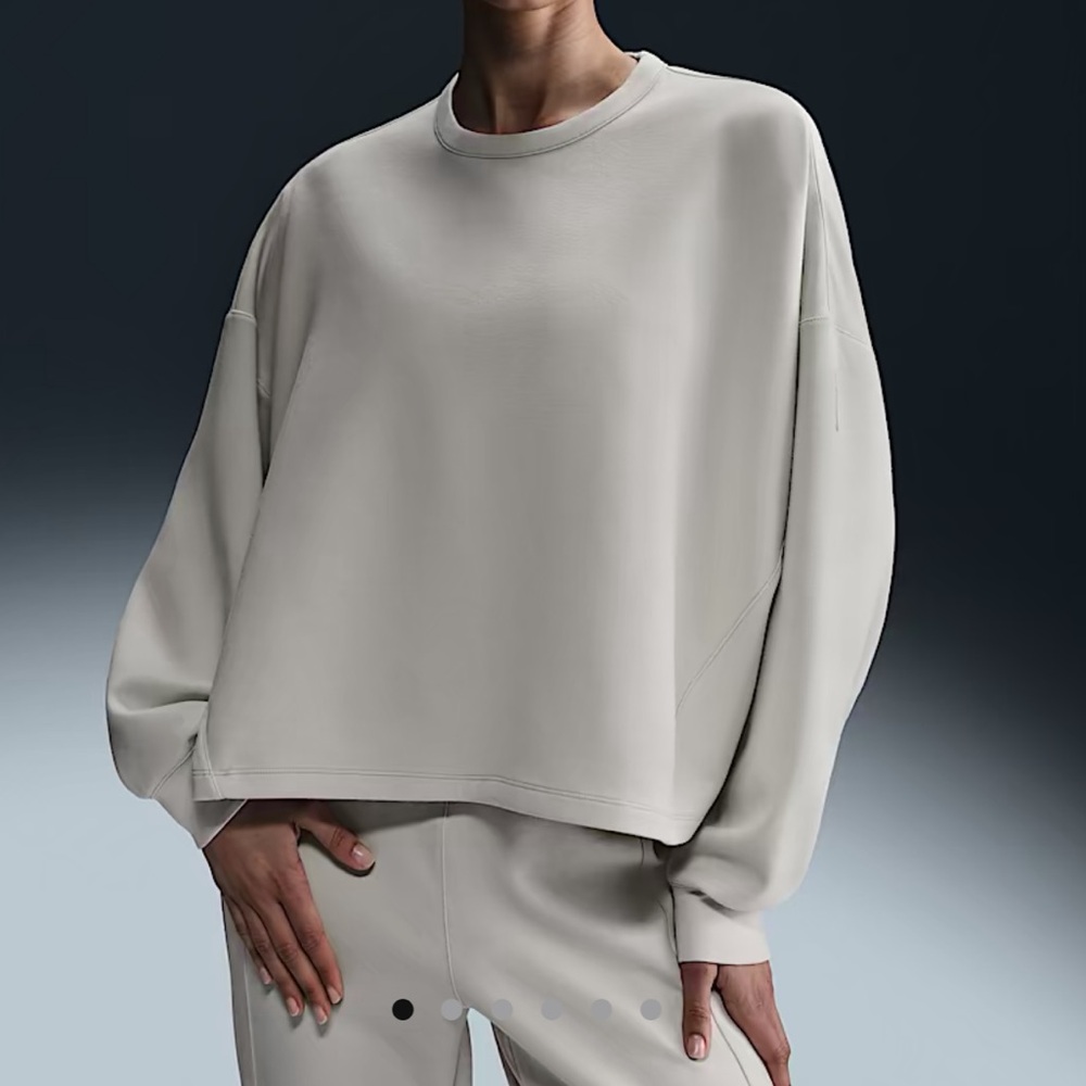 NWT Nike 24.7 ImpossiblySoft
Women's Dri-FIT Oversized Crew-Neck Top size small